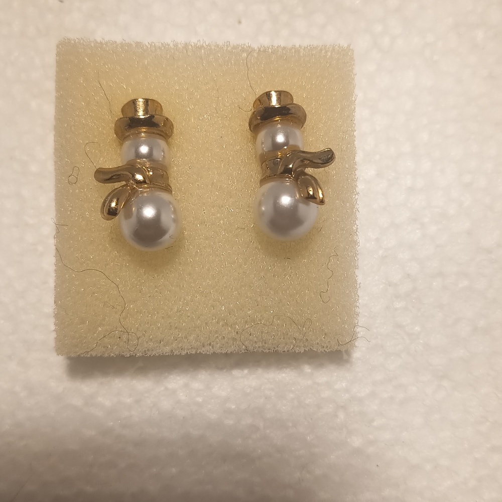 Faux pearl snowman earrings
